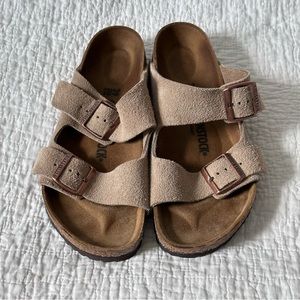 Birkenstock Arizona Suede Taupe Sandals *LIKE NEW*